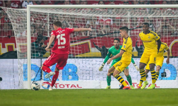  柏林联合主场球迷助威声浪助推队告捷