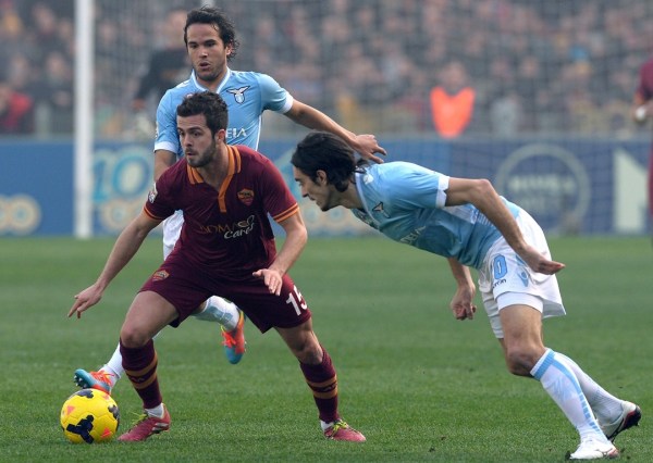  拉齐奥中场调度井然，精准直塞创造良机